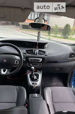 Минивэн Renault Grand Scenic 2012 в 