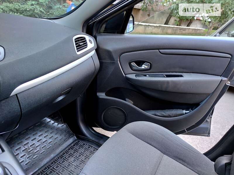 Минивэн Renault Grand Scenic 2010 в Черкассах фото 11 Минивэн Renault Grand Scenic 2010 в Черкассах