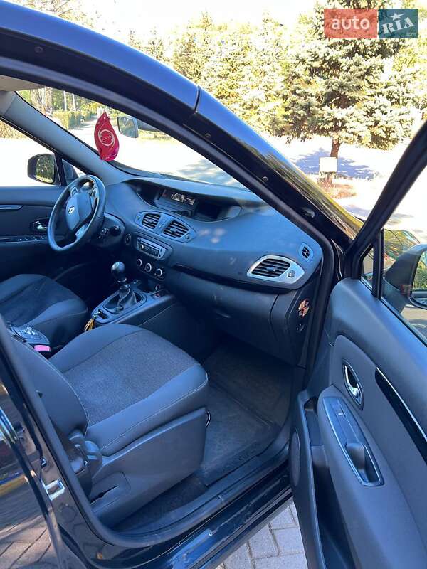 Минивэн Renault Grand Scenic 2012 в Новониколаевке