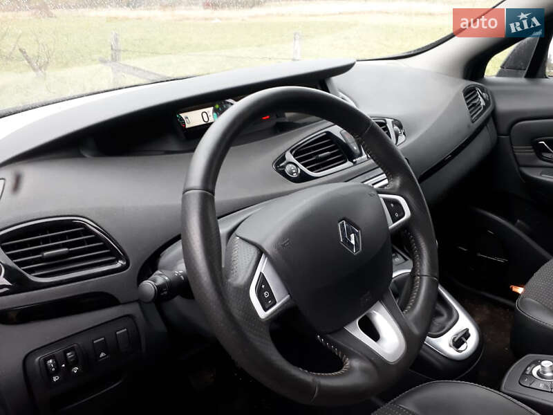 Минивэн Renault Grand Scenic 2010 в Долине