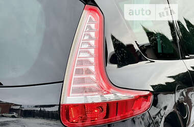 Минивэн Renault Grand Scenic 2011 в 