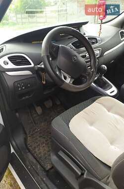 Мінівен Renault Grand Scenic 2011 в 