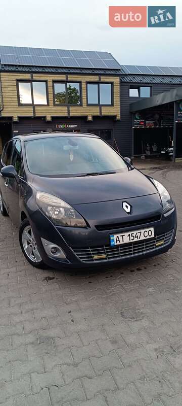 Минивэн Renault Grand Scenic 2009 в 