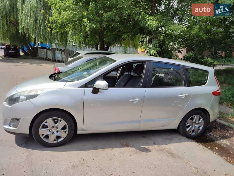 Renault Grand Scenic 2011