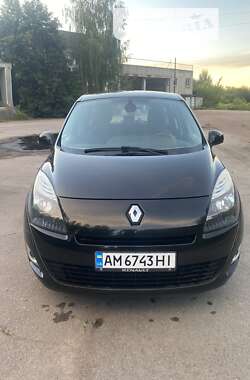 Минивэн Renault Grand Scenic 2011 в 