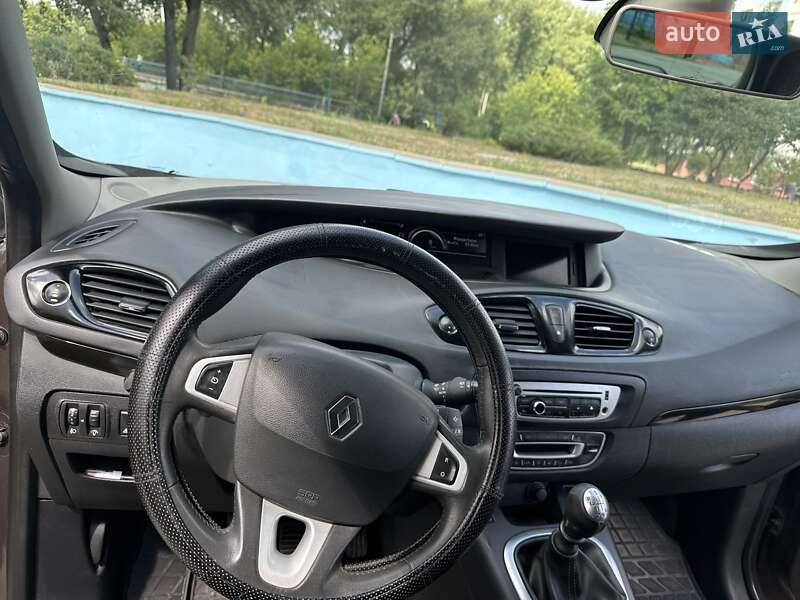 Renault Grand Scenic 2012
