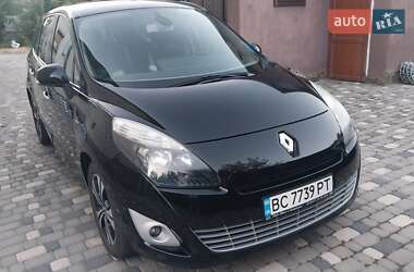Минивэн Renault Grand Scenic 2011 в 