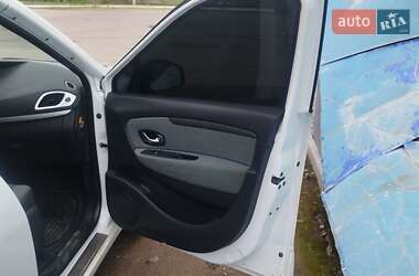 Минивэн Renault Grand Scenic 2011 в 