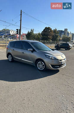 Минивэн Renault Grand Scenic 2012 в 