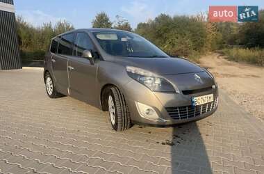 Минивэн Renault Grand Scenic 2011 в 