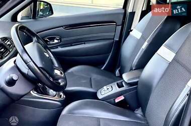 Минивэн Renault Grand Scenic 2012 в 