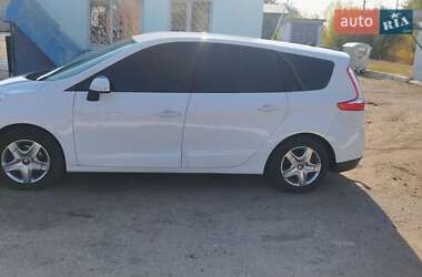 Минивэн Renault Grand Scenic 2011 в 