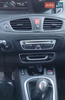 Минивэн Renault Grand Scenic 2011 в 