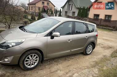 Минивэн Renault Grand Scenic 2011 в 