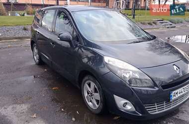 Минивэн Renault Grand Scenic 2011 в 