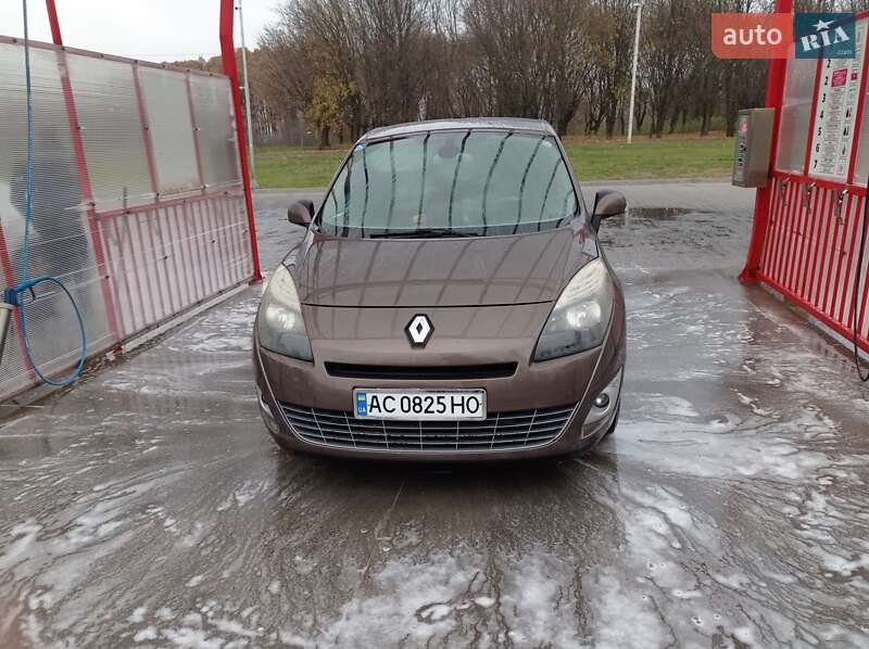 Минивэн Renault Grand Scenic 2009 в 