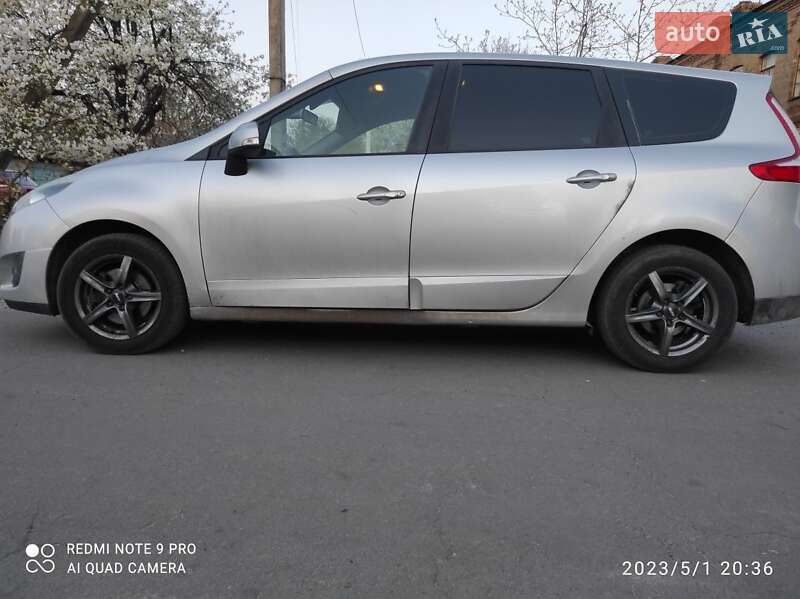 Минивэн Renault Grand Scenic 2011 в Нетешине