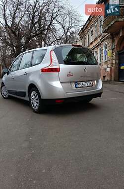 Минивэн Renault Grand Scenic 2010 в 