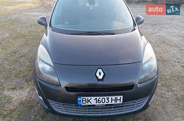 Минивэн Renault Grand Scenic 2011 в 