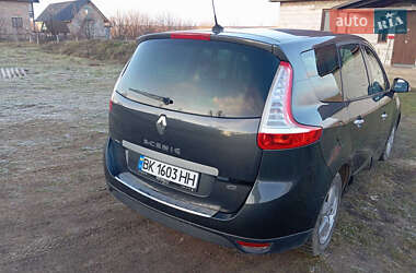 Минивэн Renault Grand Scenic 2011 в 