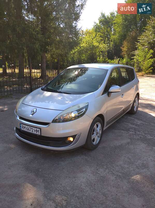 Минивэн Renault Grand Scenic 2012 в 