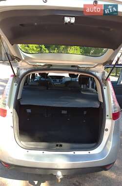 Минивэн Renault Grand Scenic 2012 в 