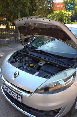 Минивэн Renault Grand Scenic 2012 в 