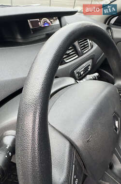 Минивэн Renault Grand Scenic 2012 в 
