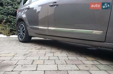 Минивэн Renault Grand Scenic 2013 в 