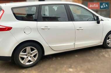 Минивэн Renault Grand Scenic 2014 в 