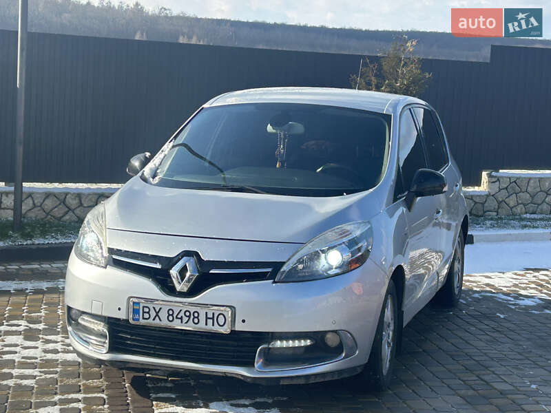 Минивэн Renault Grand Scenic 2012 в 