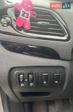 Минивэн Renault Grand Scenic 2012 в 