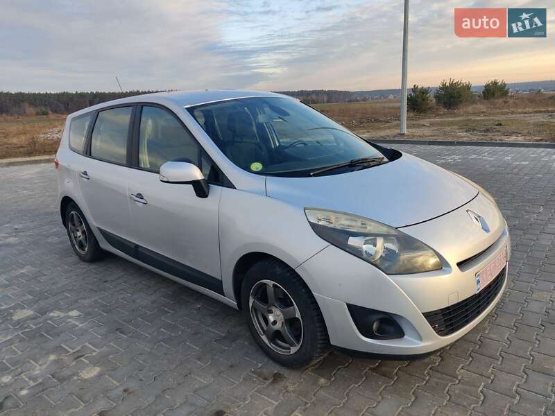 Минивэн Renault Grand Scenic 2009 в 