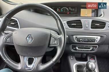 Минивэн Renault Grand Scenic 2015 в 