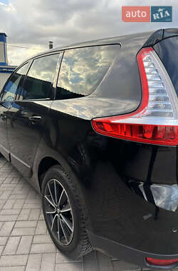 Минивэн Renault Grand Scenic 2012 в 