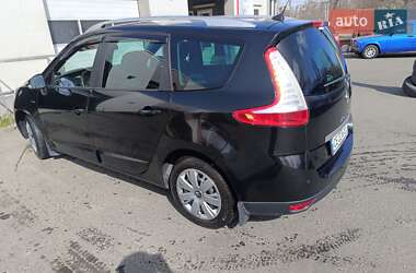Минивэн Renault Grand Scenic 2015 в 