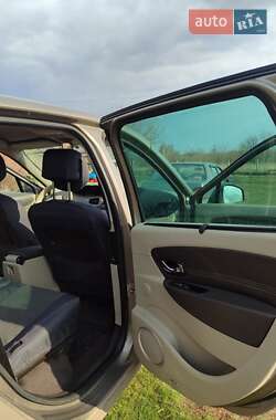 Минивэн Renault Grand Scenic 2011 в 