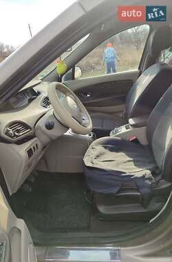 Минивэн Renault Grand Scenic 2011 в 