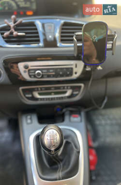 Минивэн Renault Grand Scenic 2014 в 