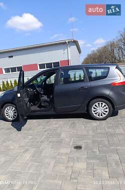 Минивэн Renault Grand Scenic 2010 в 
