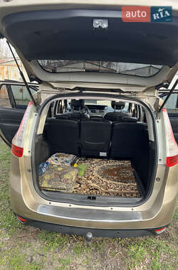Минивэн Renault Grand Scenic 2013 в 
