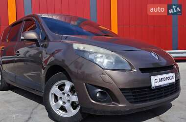 Минивэн Renault Grand Scenic 2010 в 
