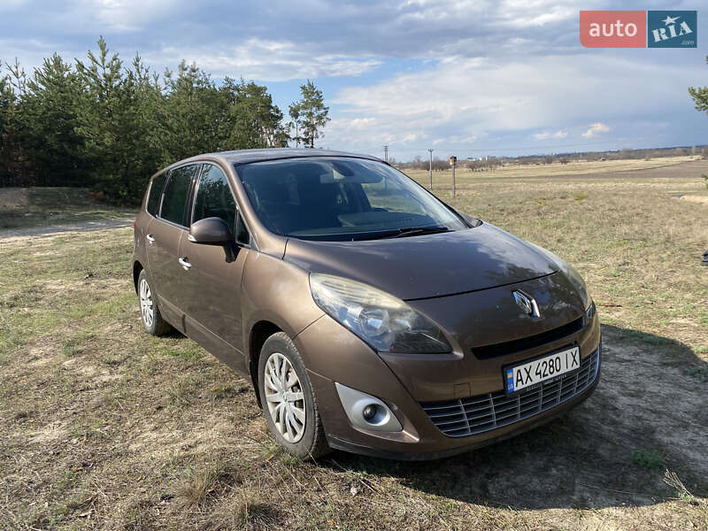 Минивэн Renault Grand Scenic 2009 в 