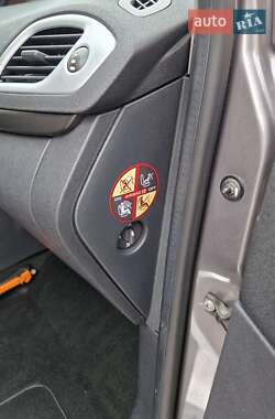 Минивэн Renault Grand Scenic 2011 в 