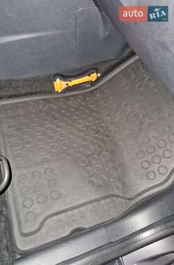 Минивэн Renault Grand Scenic 2011 в 