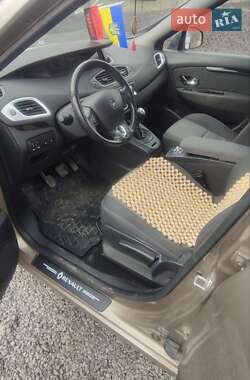 Минивэн Renault Grand Scenic 2013 в 
