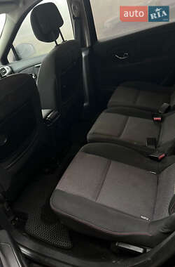 Минивэн Renault Grand Scenic 2012 в 