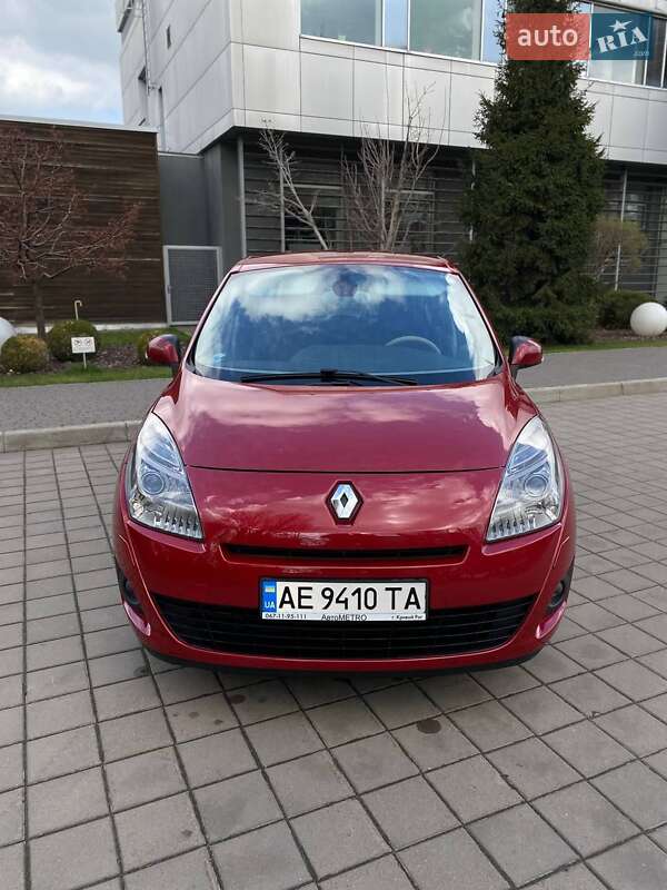 Минивэн Renault Grand Scenic 2010 в 