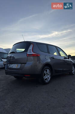 Минивэн Renault Grand Scenic 2013 в 