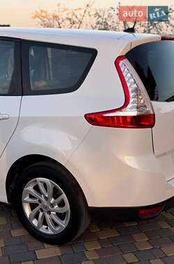 Минивэн Renault Grand Scenic 2012 в 